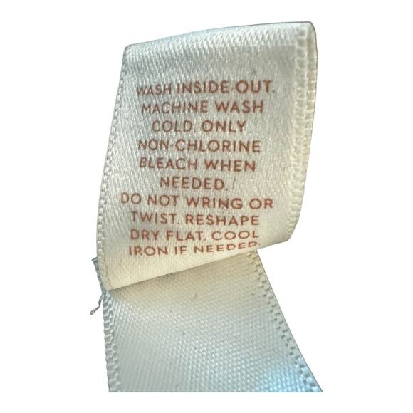 LC Women’s Cold Shoulder Crochet Sweater shark Bite Hem & Keyhole Back XL - Picture 5 of 8